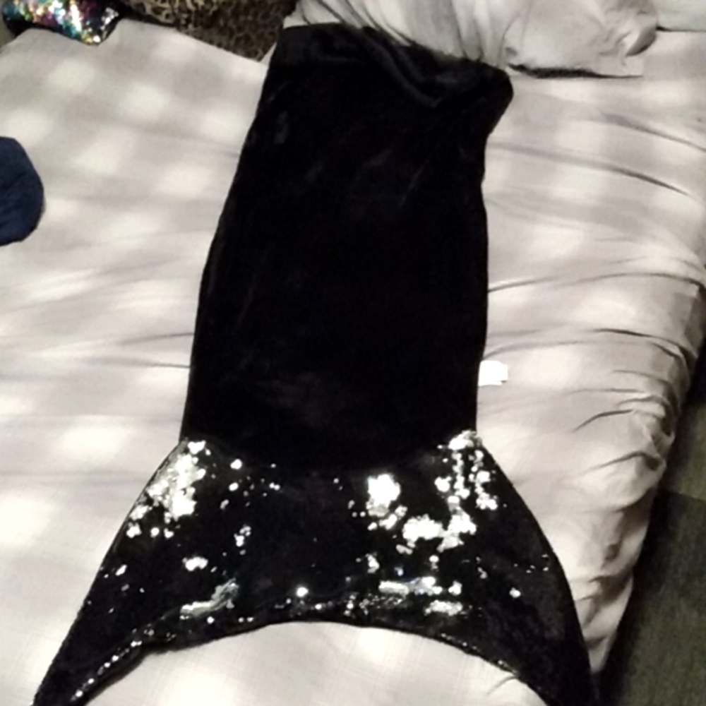 Mermaid Blanket - Black